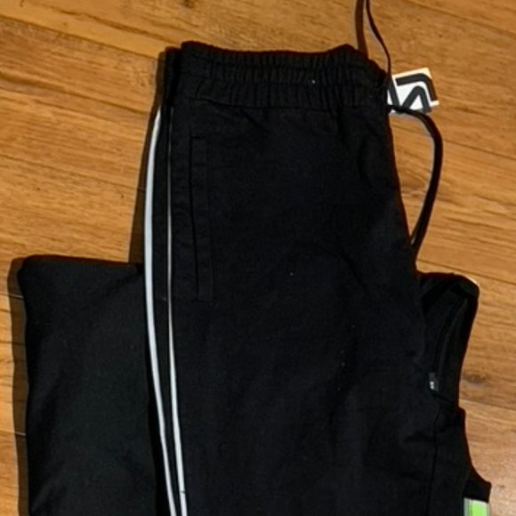 NWT - Shane Justin - WMNS-  BLK w/NEON GRN Stripe - 2PC -Jogger - Picture 4 of 4